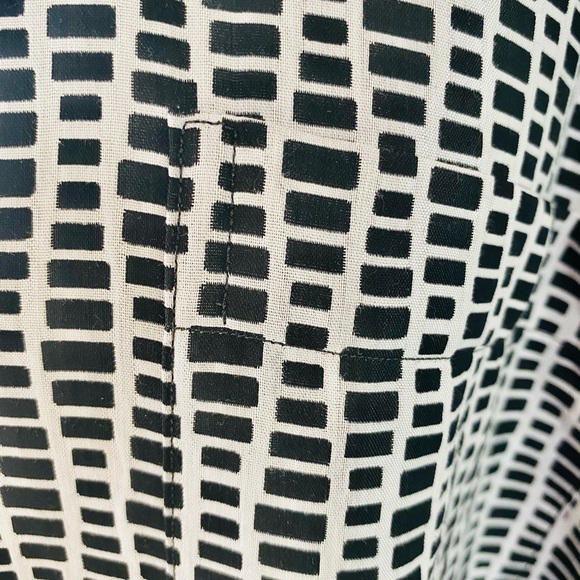 Men’s casual button up. - Picture 2 of 4